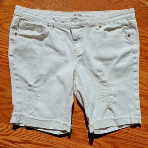 MUDD womens shorts White, Distressed, 99% Cotton, 1% Spandex - Size 15